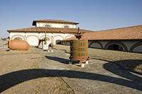 Exterior-bodega-bodegas-farina