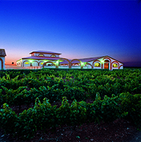 Fachada-bodega-noche-bodegas-farina