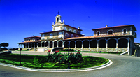 Fachada-dia-bodega-arzuaga