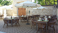 Patio-exterior-hotel-convento-las-claras